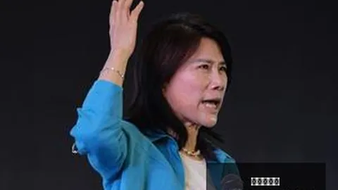 申花历经挑战重返巅峰，暂居榜首，米内罗惊人头球破门